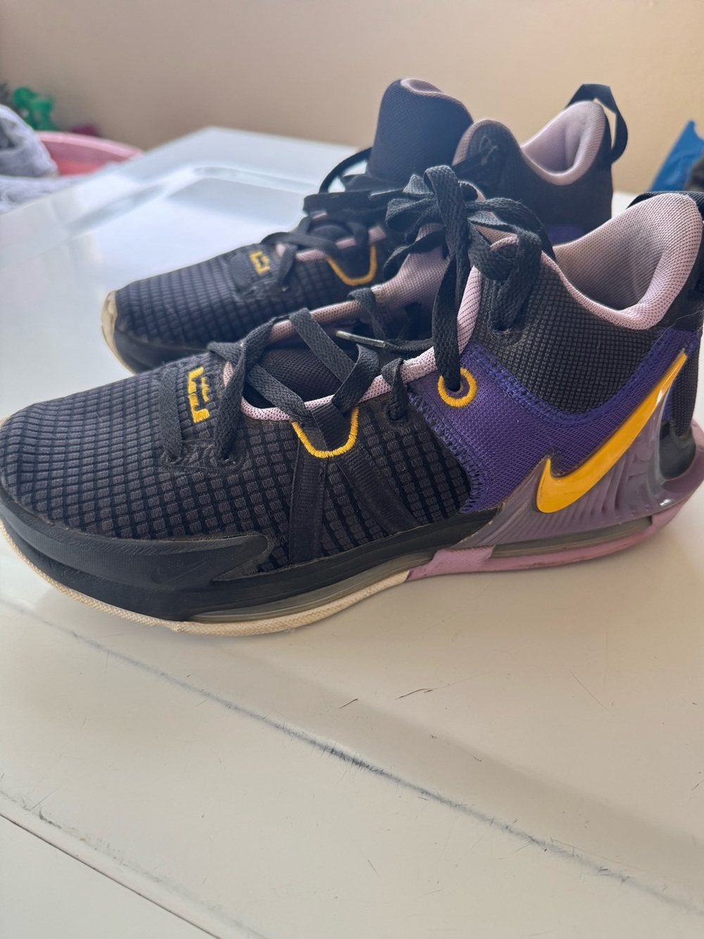 Nike LeBron Witness 7 basketball Laker Black Gold Purple DM1123 002 Men 8.5 size